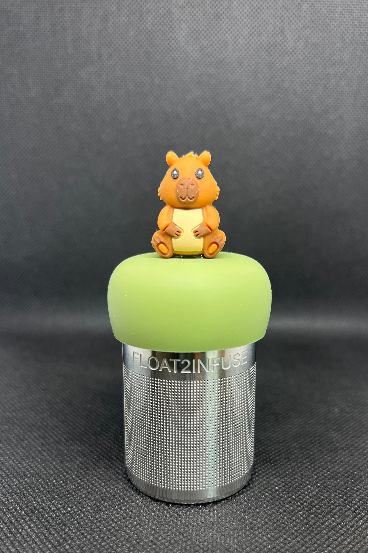 Capybara floating tea steeper with green base