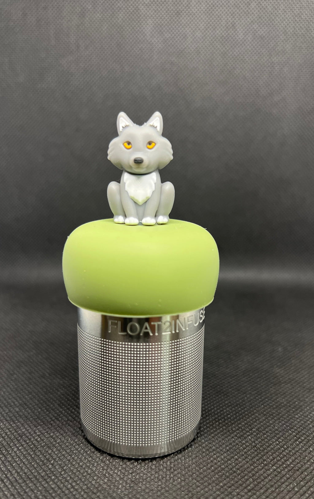 Grey wolf floating tea steeper with green base
