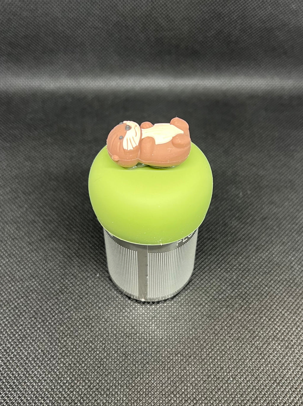 Otter floating tea steeper with green base