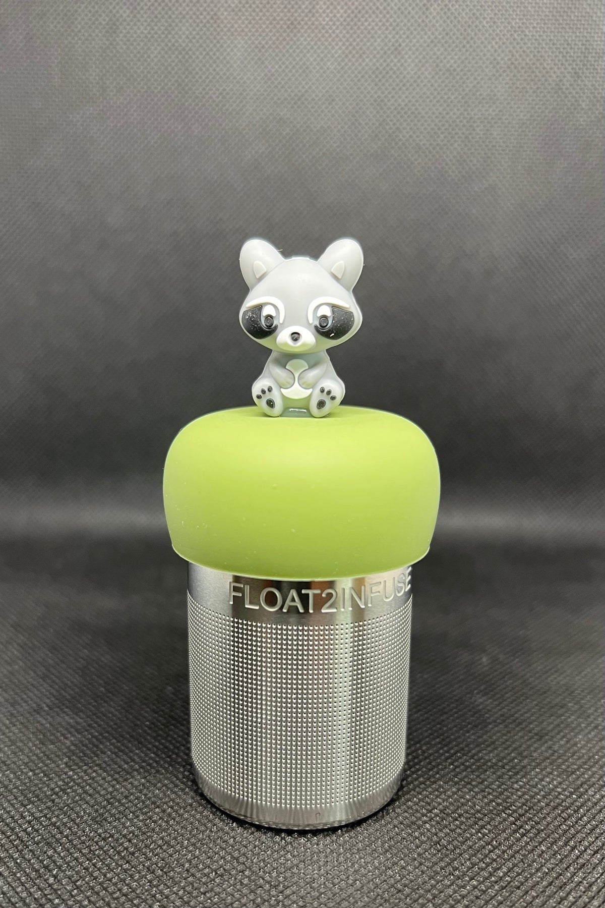 Raccoon floating tea steeper with green base